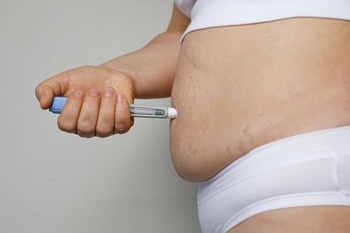 woman injecting weight-loss drug